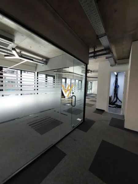 Tirane, jepet me qera zyre Kati 2, 370 m² 6.600 € (RRUGA E KOSOVARVE)