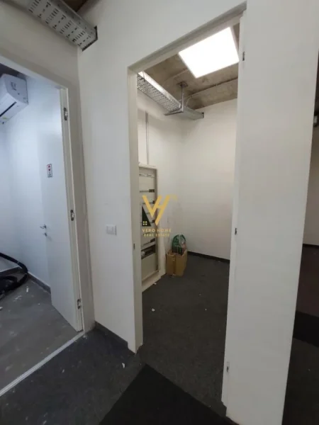 Tirane, jepet me qera zyre Kati 2, 370 m² 6.600 € (RRUGA E KOSOVARVE)