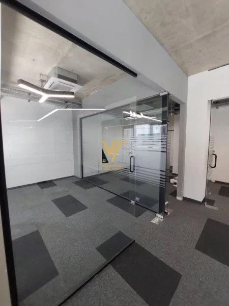 Tirane, jepet me qera zyre Kati 2, 370 m² 6.600 € (RRUGA E KOSOVARVE)