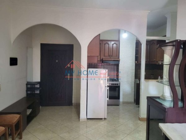 Tirane, jepet me qera apartament 2+1+Ballkon Kati 5, 70 m² 450 € (Astir)