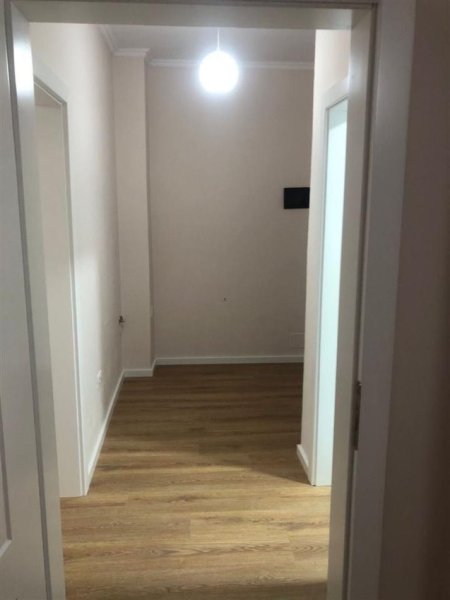 Tirane, shitet apartament 1+1+Ballkon Kati 4, 66 m² 133.000 € (RRUGA E KAVAJES)