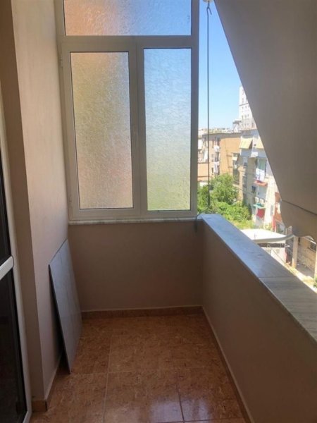 Tirane, shitet apartament 1+1+Ballkon Kati 4, 66 m² 133.000 € (RRUGA E KAVAJES)