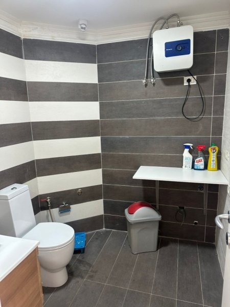 Durres, jepet me qera ambjent biznesi Kati 0, 35 m² 300 € (Rr. Kuminit)