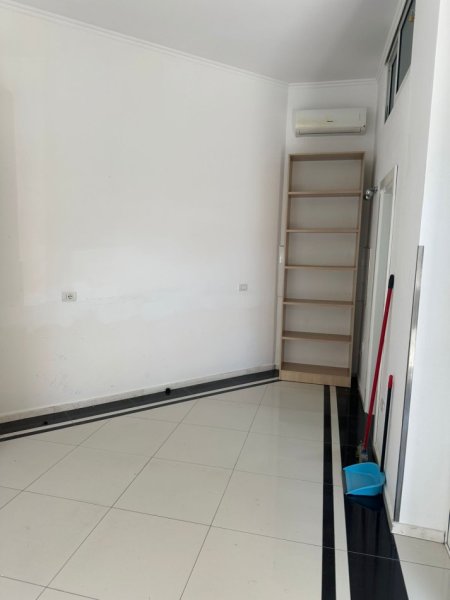 Durres, jepet me qera ambjent biznesi Kati 0, 35 m² 300 € (Rr. Kuminit)