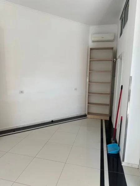 !!Dhene!! Durres, jepet me qera ambjent biznesi Kati 0, 35 m² 300 € (Rr. Kuminit)