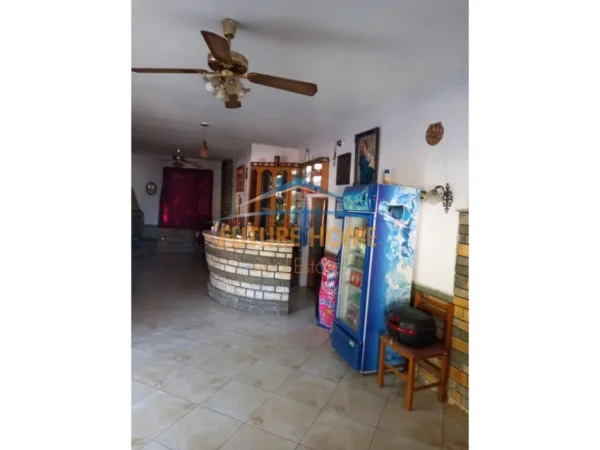 Skrapar, shitet lokal , 280 m² 130.000 € (Rruga 5 Shtator ,Çorovodë)