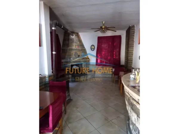 Skrapar, shitet lokal , 280 m² 130.000 € (Rruga 5 Shtator ,Çorovodë)