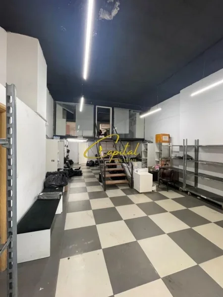 Tirane, jepet me qera dyqan Kati 0, 100 m² 1.200 € (ASTIR)