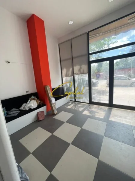 Tirane, jepet me qera dyqan Kati 0, 100 m² 1.200 € (ASTIR)
