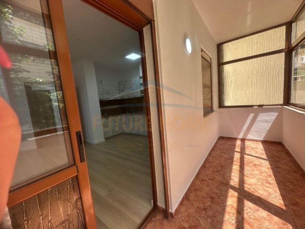 Tirane, jepet me qera zyre Kati 1, 116 m² 850 € (Rruga e Bogdaneve, Tirane)
