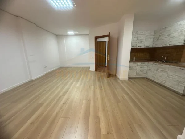 Tirane, jepet me qera zyre Kati 1, 116 m² 850 € (Rruga e Bogdaneve, Tirane)
