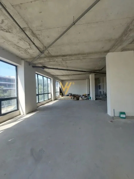 Tirane, jepet me qera ambjent biznesi Kati 2, 300 m² 3.600 € (PORCELAN)