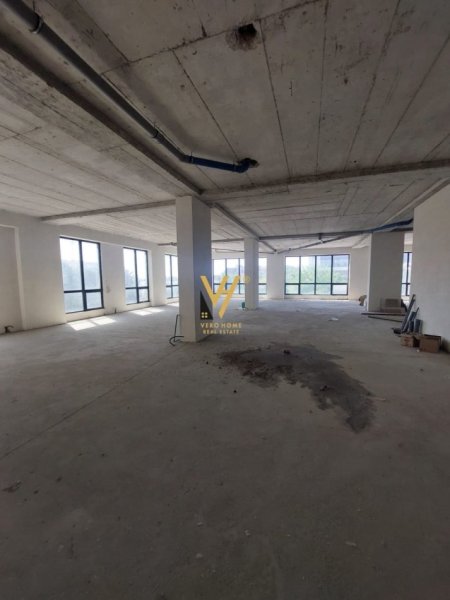 Tirane, jepet me qera ambjent biznesi Kati 2, 300 m² 3.600 € (PORCELAN)