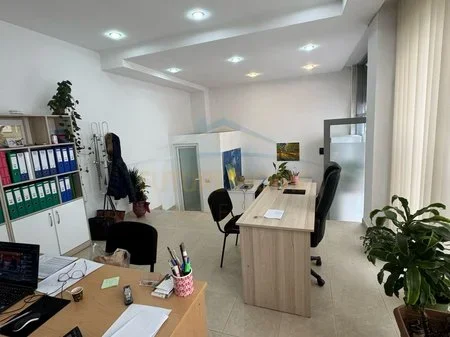Tirane, shitet ambjent biznesi Kati 0, 37 m² 14.000.000 € 