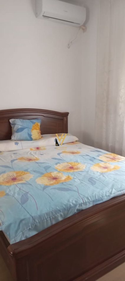 Tirane, jepet me qera apartament 2+1+Ballkon Kati 4, 75 m² 500 € (PORCELAN)