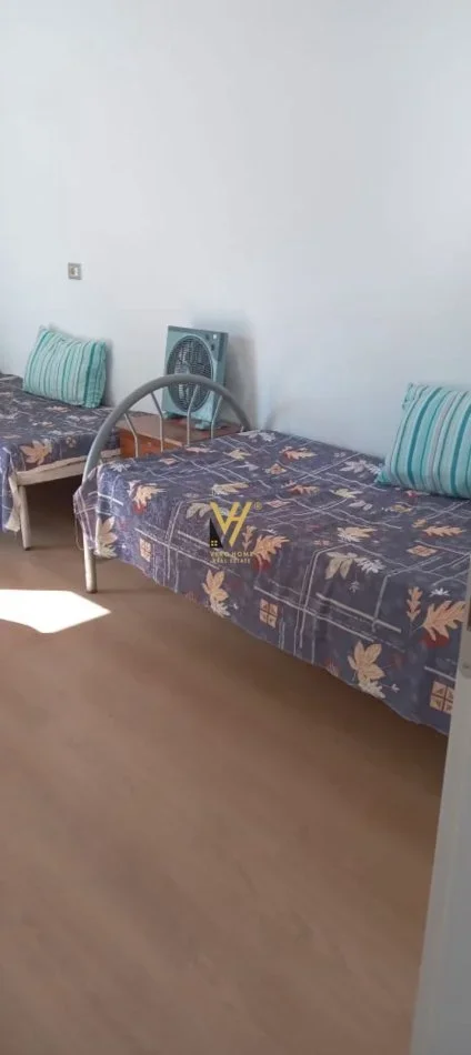 Tirane, jepet me qera apartament 2+1+Ballkon Kati 4, 75 m² 500 € (PORCELAN)