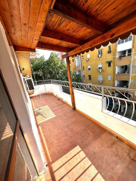 Tirane, jepet me qera apartament 1+1+Ballkon Kati 3, 450 € (Rruga mine peza perball shkolles Harry Fultz)