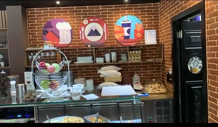 Tirane, jepet me qera ambjent biznesi Kati 0, 160 m² 1.500 € (&quot; JEPET ME QERA SUPER AMBIENT BIZNESI NË LAPRAKË, NË RRUGËN KRYESORE!)