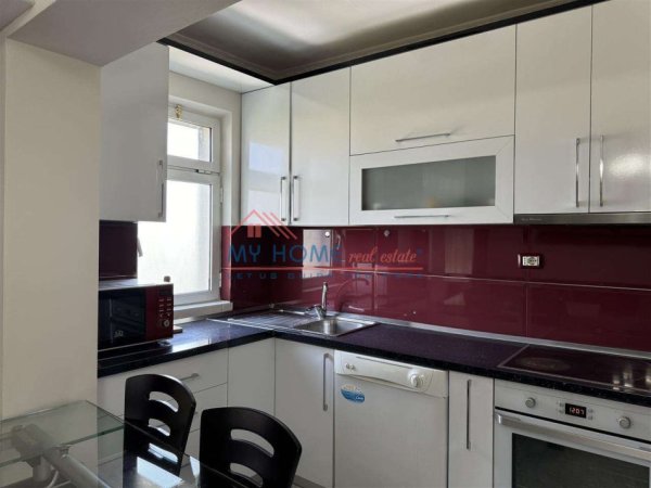 Tirane, jepet me qera apartament 2+1+Ballkon Kati 5, 85 m² 700 € (Qender)