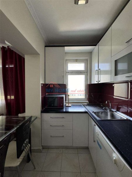 Tirane, jepet me qera apartament 2+1+Ballkon Kati 5, 85 m² 700 € (Qender)