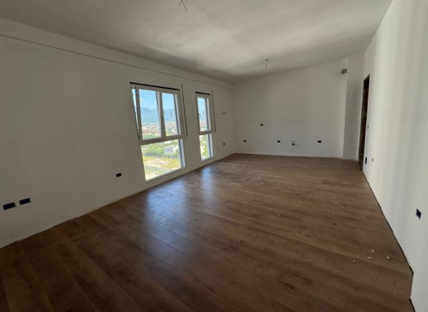 Tirane, shitet apartament 2+1+Ballkon Kati 6, 98 m² 83.000 €