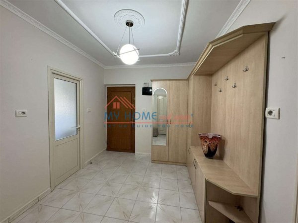 Tirane, jepet me qera apartament 2+1+Ballkon Kati 5, 85 m² 700 € (Qender)