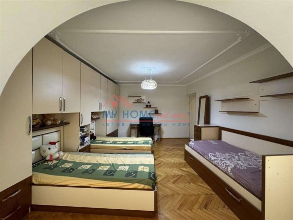 Tirane, jepet me qera apartament 2+1+Ballkon Kati 5, 85 m² 700 € (Qender)