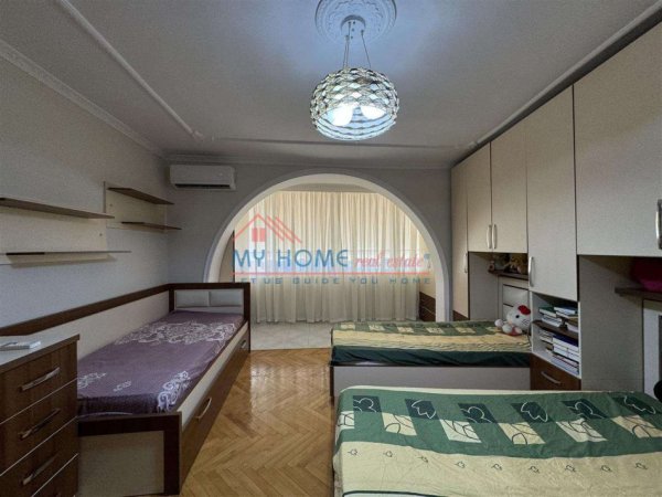 Tirane, jepet me qera apartament 2+1+Ballkon Kati 5, 85 m² 700 € (Qender)