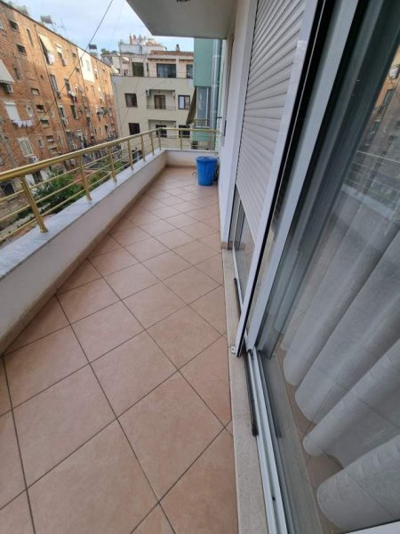 Tirane, jepet me qera apartament 3+1+BLK Kati 3, 122 m² 700 Euro