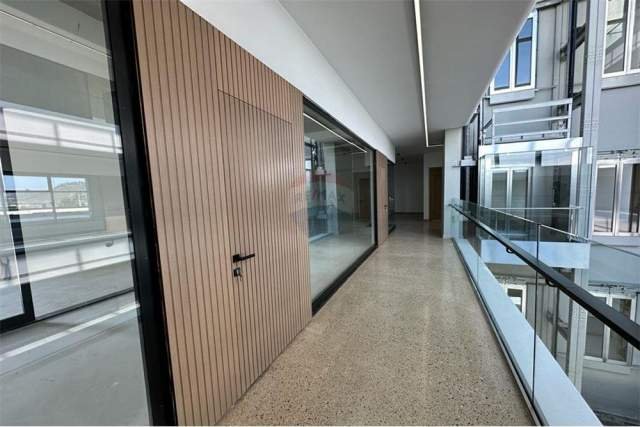 Tirane, jepet me qera ambjent biznesi Kati 0, 6.840 m² 30.000 Euro (Autostrada Tirane-Durres)