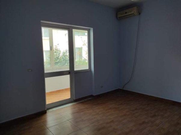 Tirane, jepet me qera shtepi 3+1 Kati 3, 120 m² 500 Euro