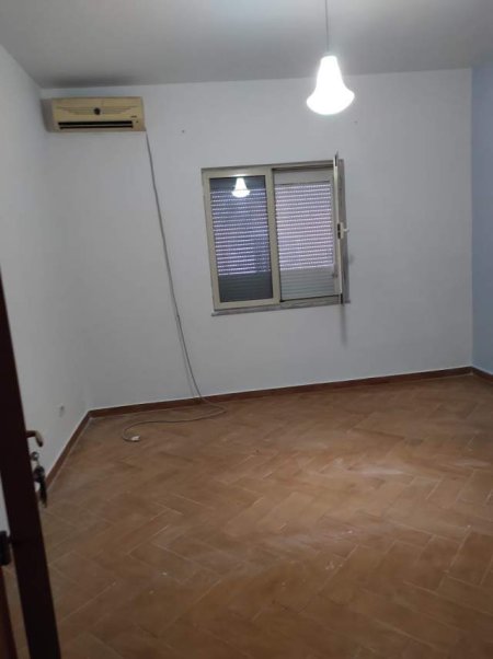 Tirane, jepet me qera shtepi 3+1 Kati 3, 120 m² 500 Euro
