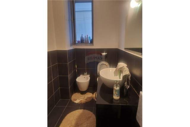 Tirane, shitet apartament 1+1 Kati 5, 59 m² 48.700 Euro (Prane Qtu)