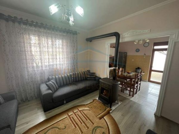 Korce, shitet Vile 2 Katshe Kati 2, 334 m² 174.000 Euro (Lagjia 15, Korçë)