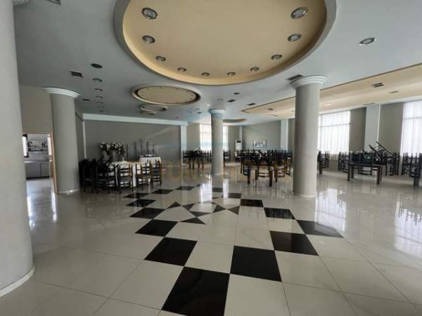 Korce, shitet bar-resorant Kati 0, 400 m² 200.000 Euro (Mborje, Korçë)