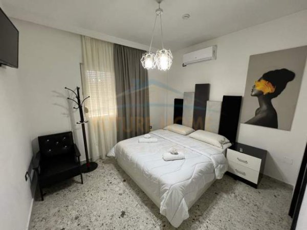 Korce, shitet Vile 2 Katshe 420 m² 300.000 Euro (Lagjia 4, Korçë.)