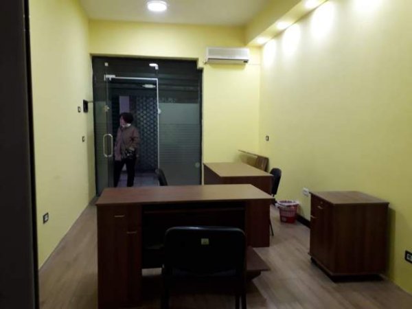 Tirane, jepet me qera 25.000 Leke (Bul Gjergj Fishta)