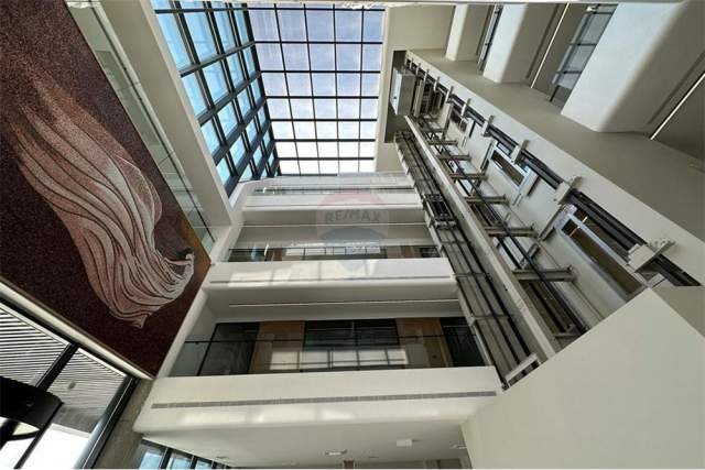 Tirane, jepet me qera ambjent biznesi Kati 0, 6.840 m² 30.000 Euro (Autostrada Tirane-Durres)