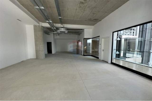 Tirane, jepet me qera ambjent biznesi Kati 5, 4.700 m² 30.000 Euro (Autostrada Tirane Durres)