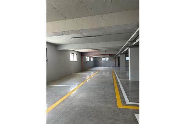 Tirane, jepet me qera ambjent biznesi Kati 5, 4.700 m² 30.000 Euro (Autostrada Tirane Durres)