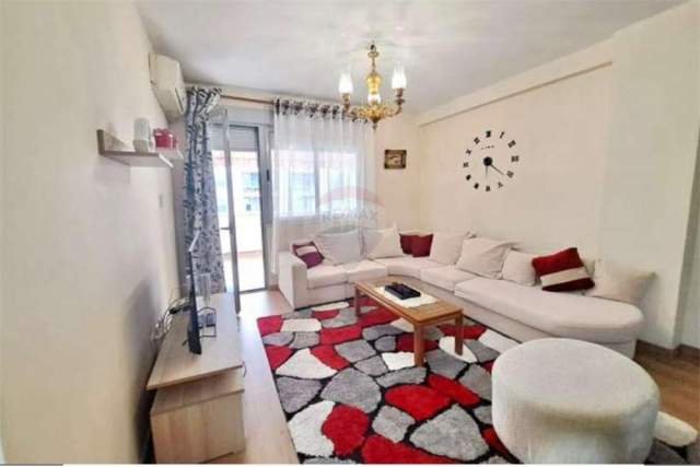 Tirane, jepet me qera apartament 104 m² 550 Euro (21 dhjetori)