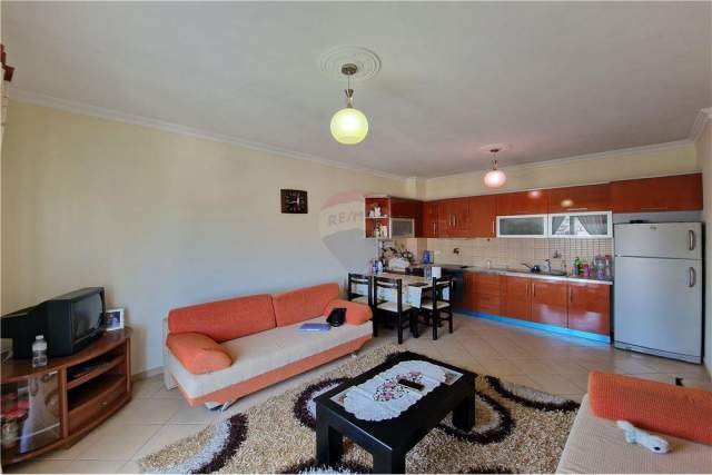 Vlore, jepet me qera apartament 2+1 Kati 6, 113 m² 230 Euro (Rruga Zaho Koka)