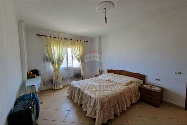 Vlore, jepet me qera apartament 2+1 Kati 6, 113 m² 230 Euro (Rruga Zaho Koka)