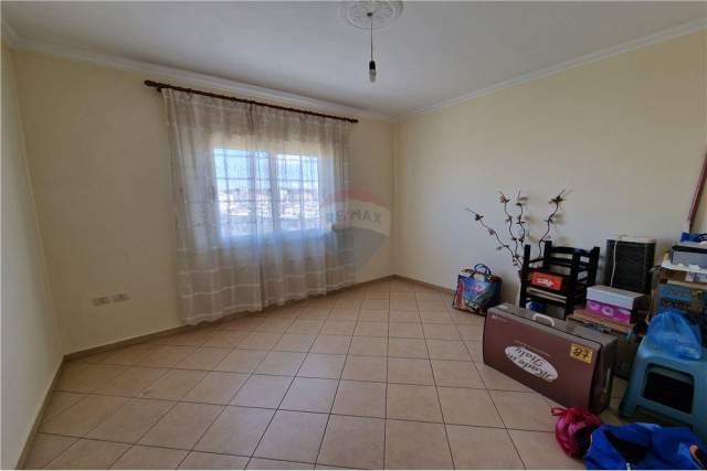 Vlore, jepet me qera apartament 2+1 Kati 6, 113 m² 230 Euro (Rruga Zaho Koka)
