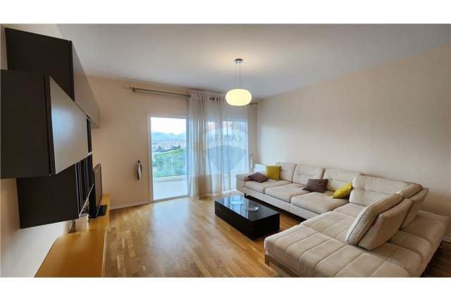 Tirane, jepet me qera apartament 2+1+BLK 130 m² 850 Euro (kopshti botaniik)