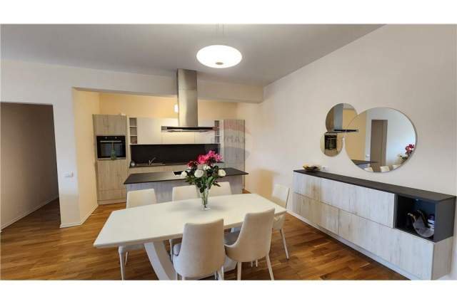 Tirane, jepet me qera apartament 2+1+BLK 130 m² 850 Euro (kopshti botaniik)