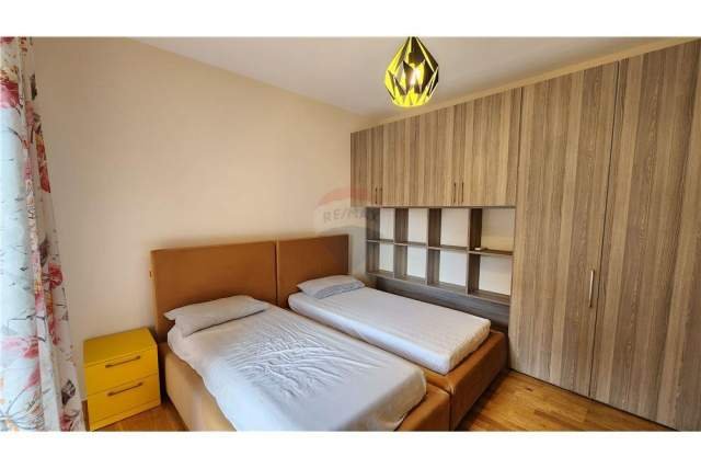 Tirane, jepet me qera apartament 2+1+BLK 130 m² 850 Euro (kopshti botaniik)
