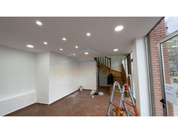 Tirane, jepet me qera ambjent biznesi Kati 0, 80 m² 700 Euro (Rruga e Kavajes)