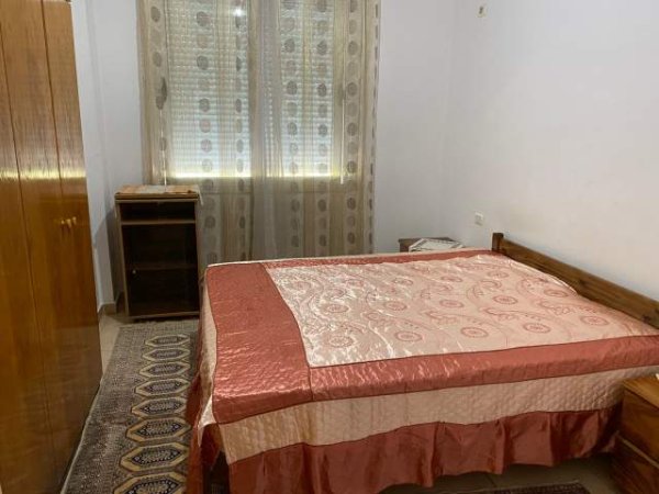 Tirane, jepet me qera apartament 1+1+BLK Kati 2, 70 m² 300 Euro (Liqeni i Thate)
