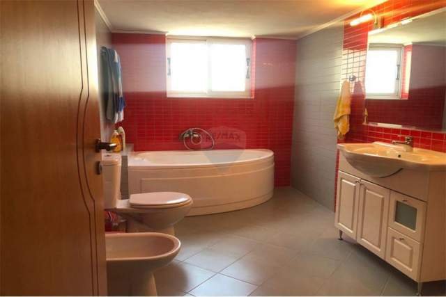 Vlore, shitet shtepi 3 Katshe Kati 3, 441 m² 0 Euro (Rruga Sulejman Delvina)